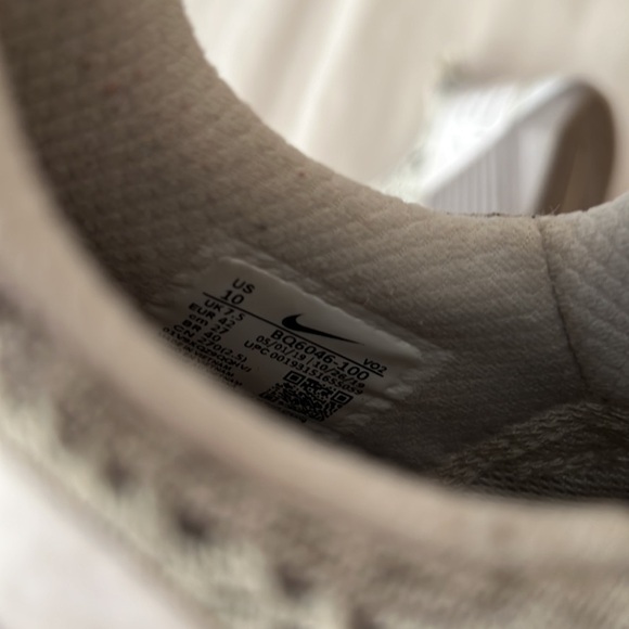 Nike l Size 10 Running Shoes - Picture 4 of 4